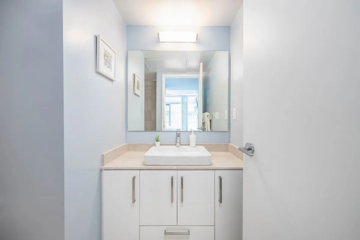 Ensuite vanity and mirror