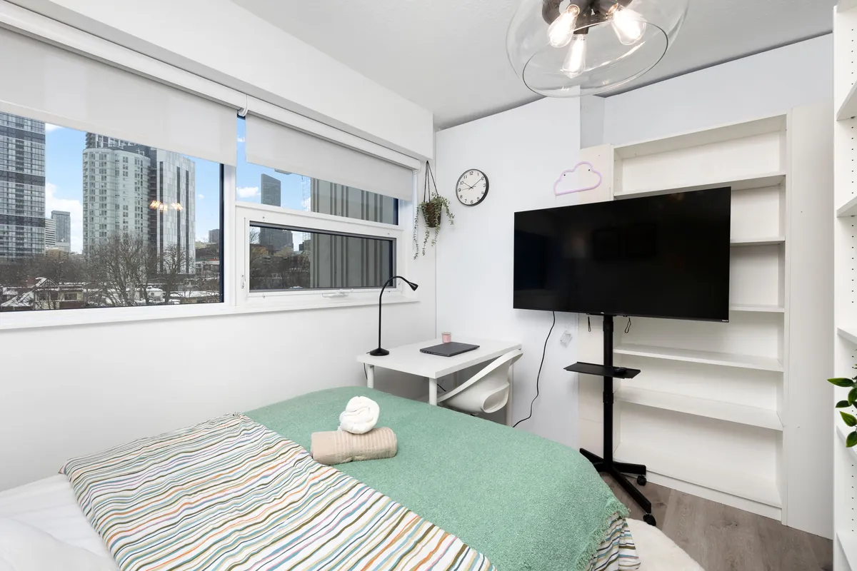 Flex Plus room showing the desk, shelving and sliding door