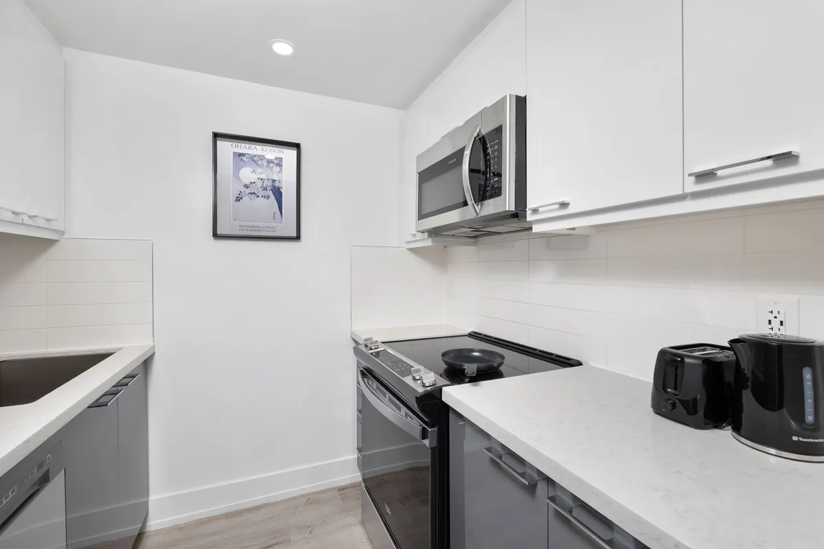 Kitchen counter with sink and dining seating